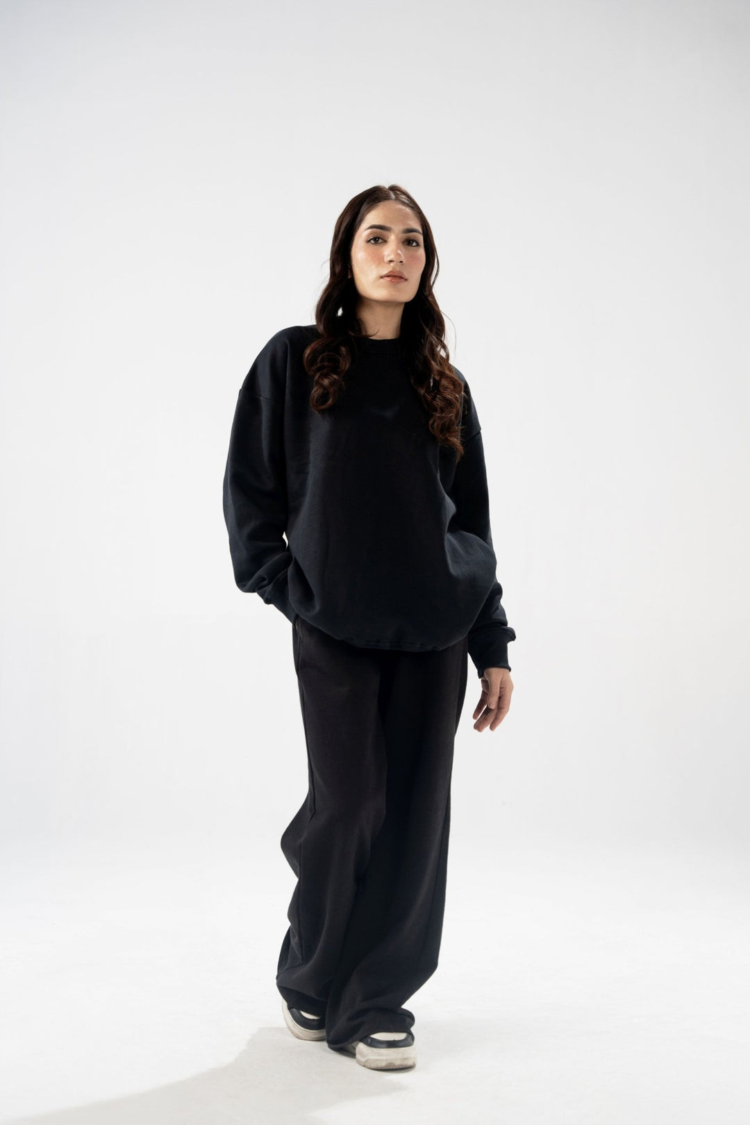 Women Black Essential Oversized Fleece Sweatshirt - Aurorafitsofficial