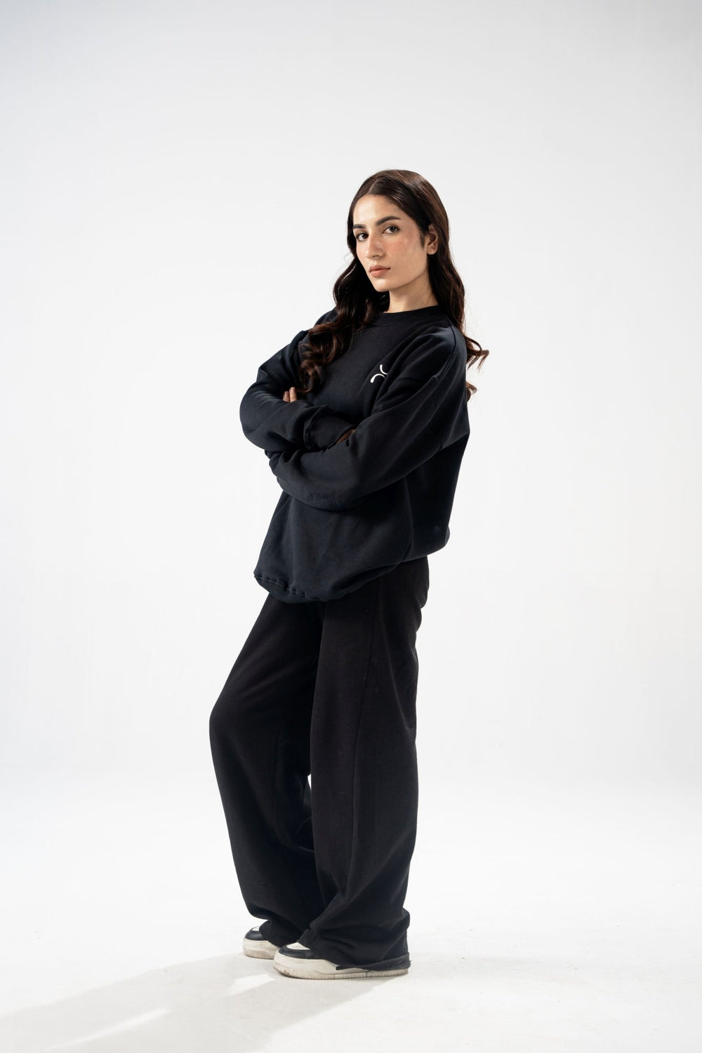 Women Black Essential Oversized Fleece Sweatshirt - Aurorafitsofficial